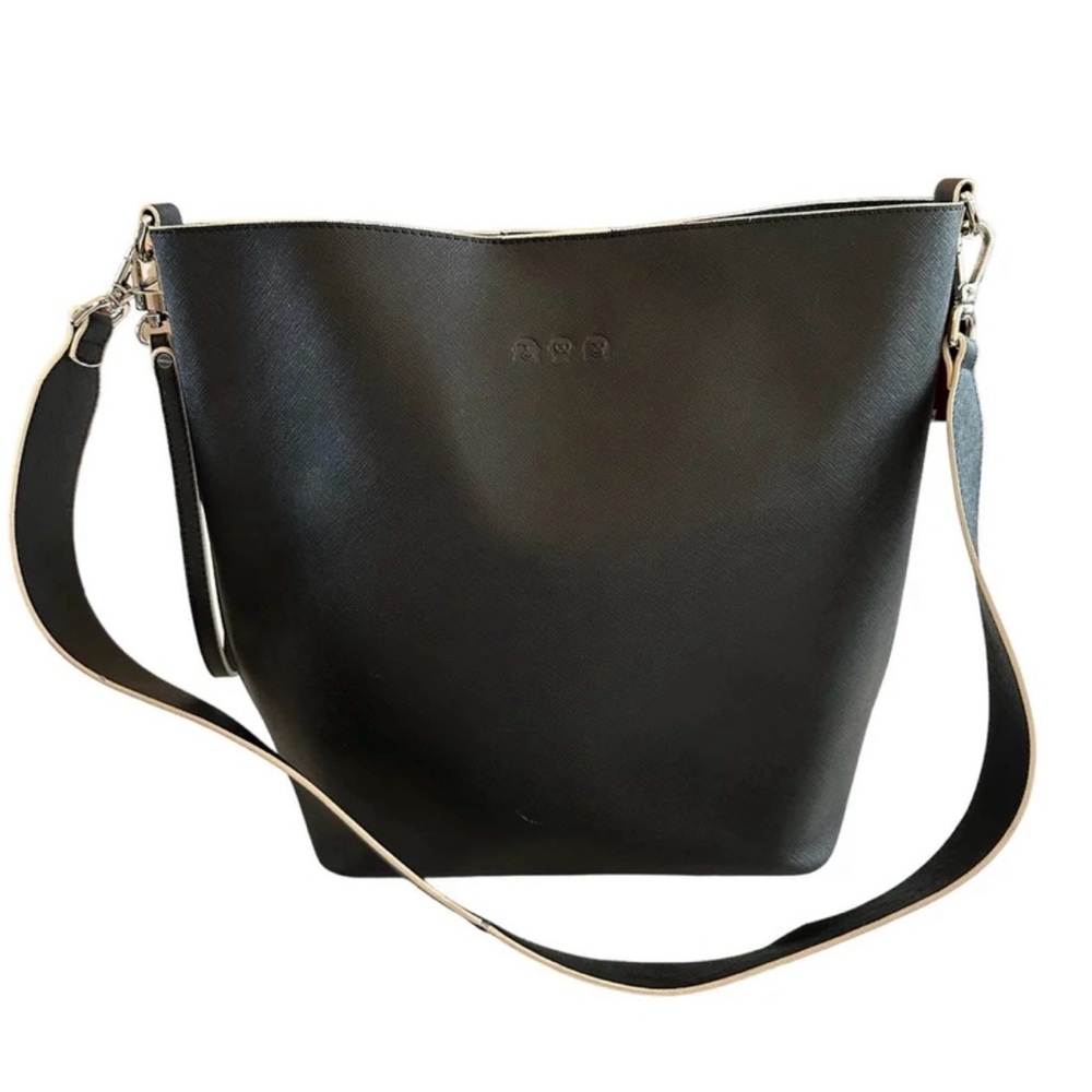 tde. Large Black Leather Shoulder Bag with Wrist Strap